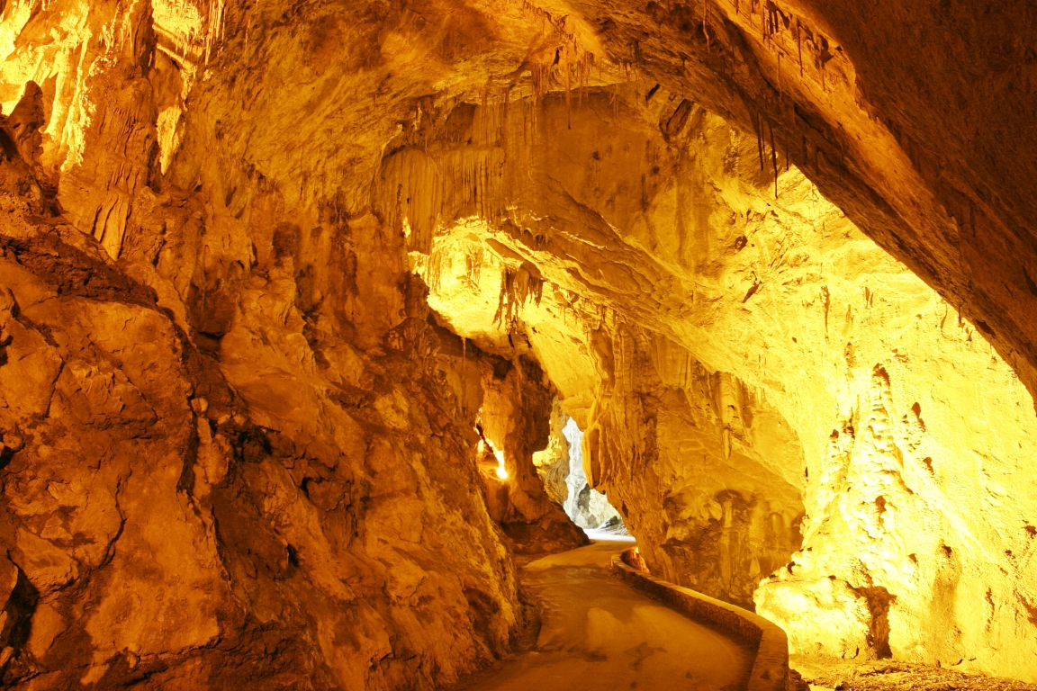 La Cuevona de Cueves