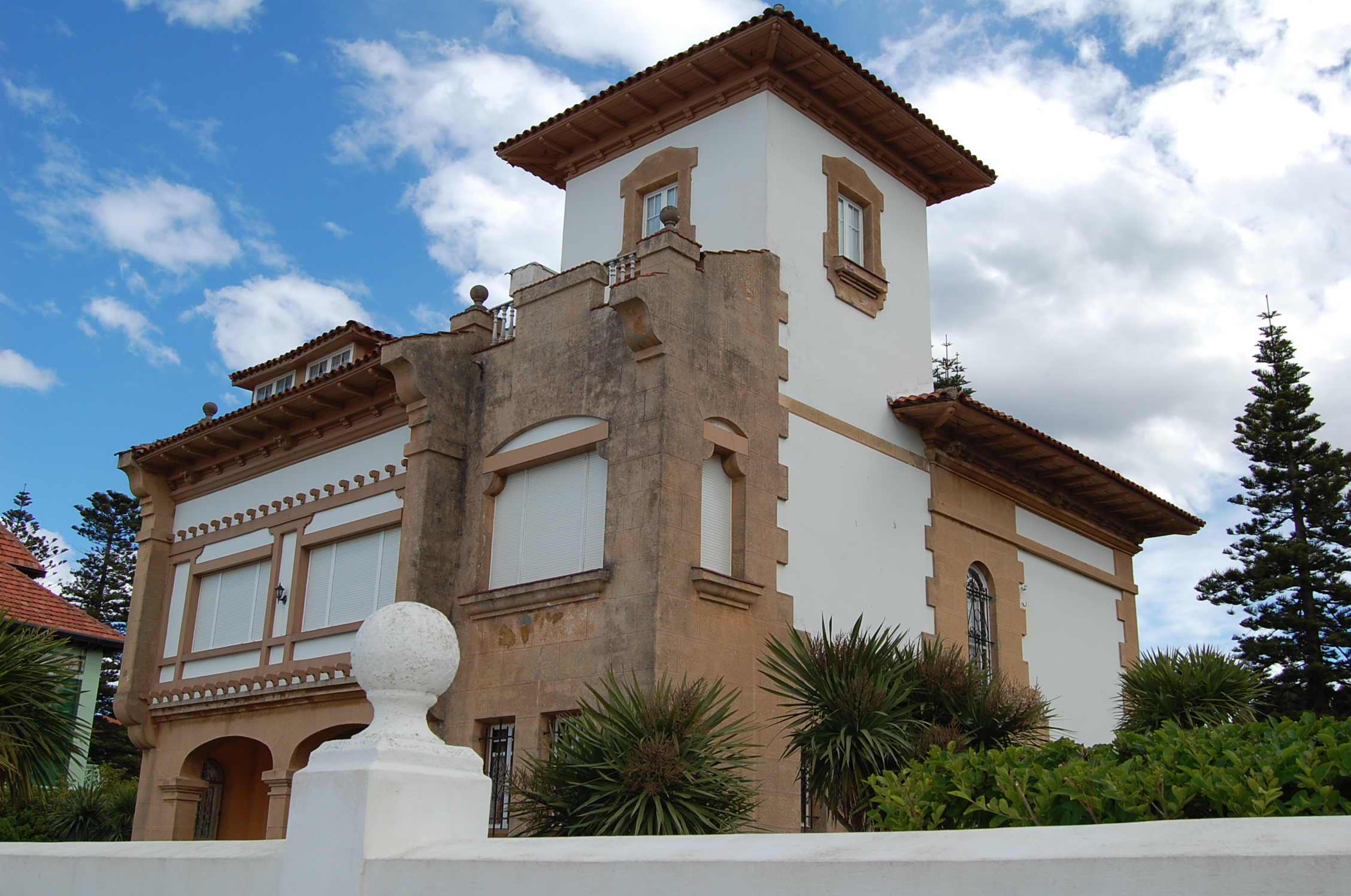 Chalet de Antero Prieto, casona de indianos en el Paseo de la playa Santa Marina