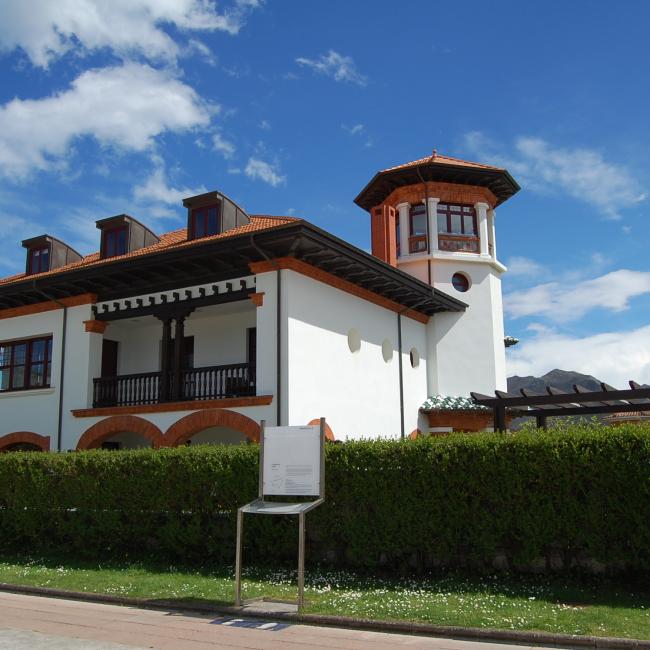 Chalet de Llano casona de indianos arquitectura indiana playa Santa Marina Ribadesella